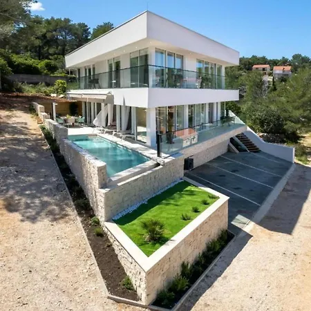 La Bella Vista Villa Basina