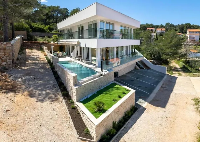 La Bella Vista Villa Basina